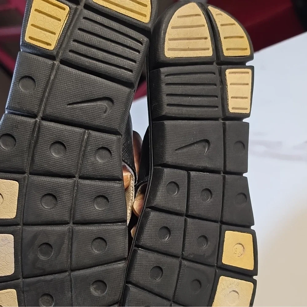 Nike Men's Black Thong Sandals Size 8 Leather Slip On Cushioned Rubber Sole